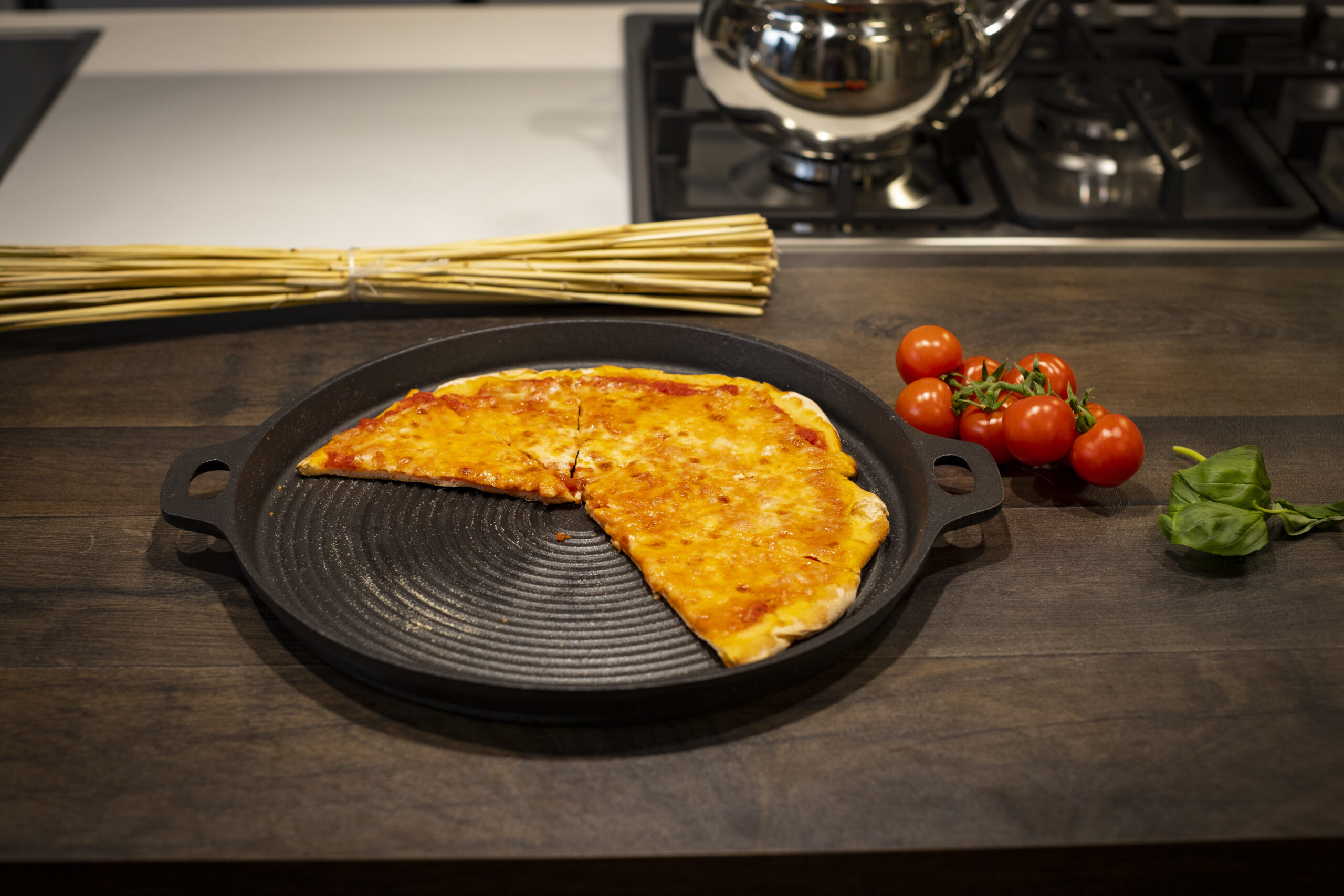 PAN ROUND Ø 34 CM. HEIGHT 3 CM. WITH BLACK ENAMELLED - Image 2
